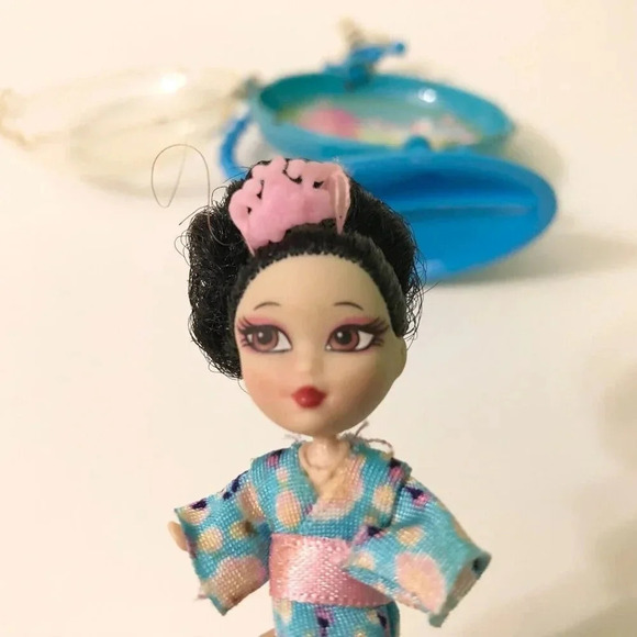 Barbie Peek A Boo Petites  Doll Taka of Tokyo 46 Girls of the World Charms - Picture 12 of 16